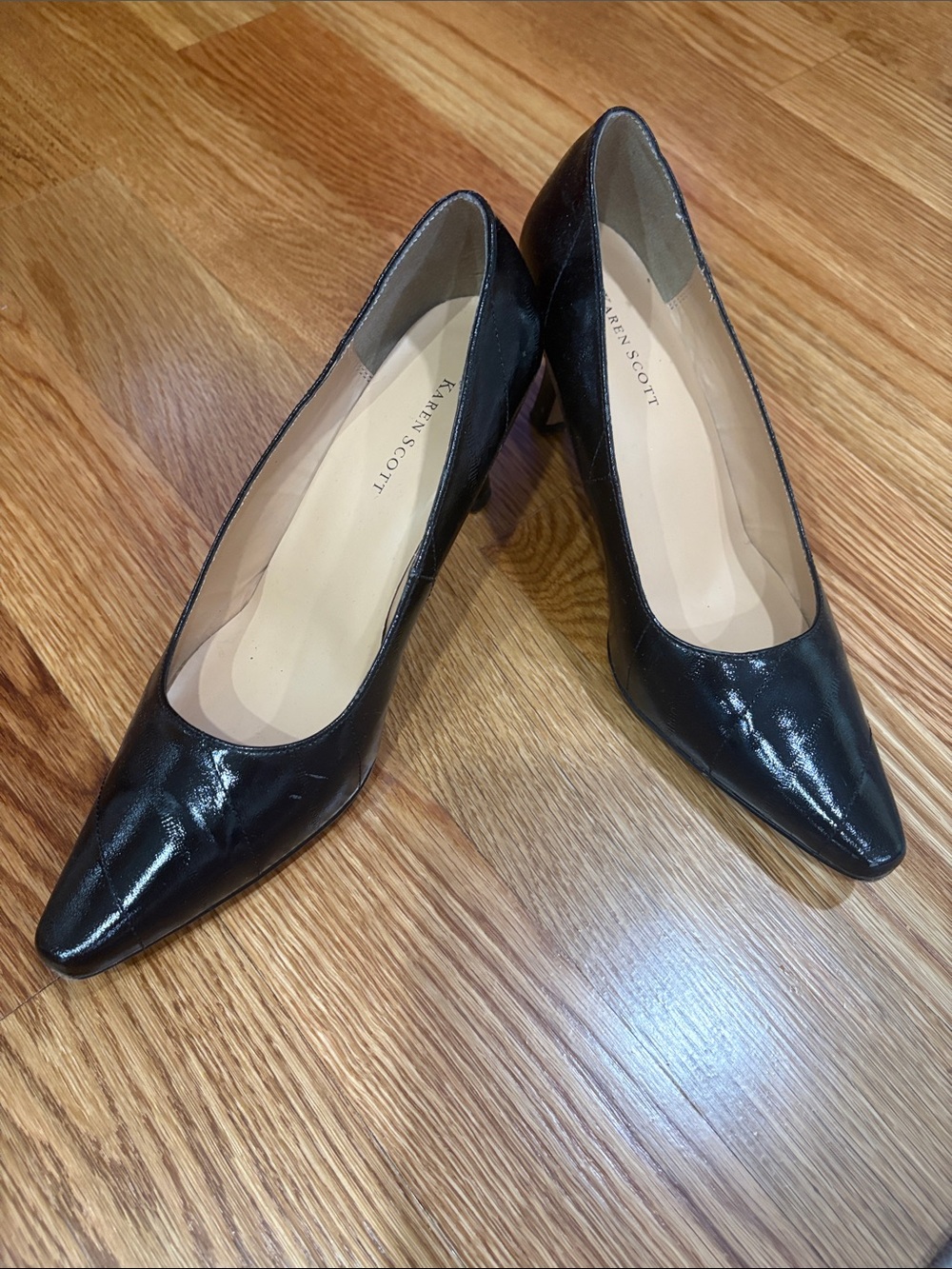 Karen Scott Black Patent Pointed Toe Mid-Heel Pumps 8.5 career classic vintage